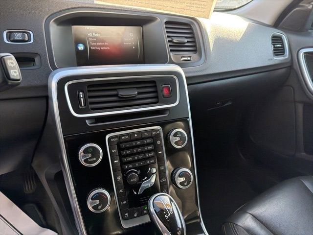 2016 Volvo V60 Cross Country T5